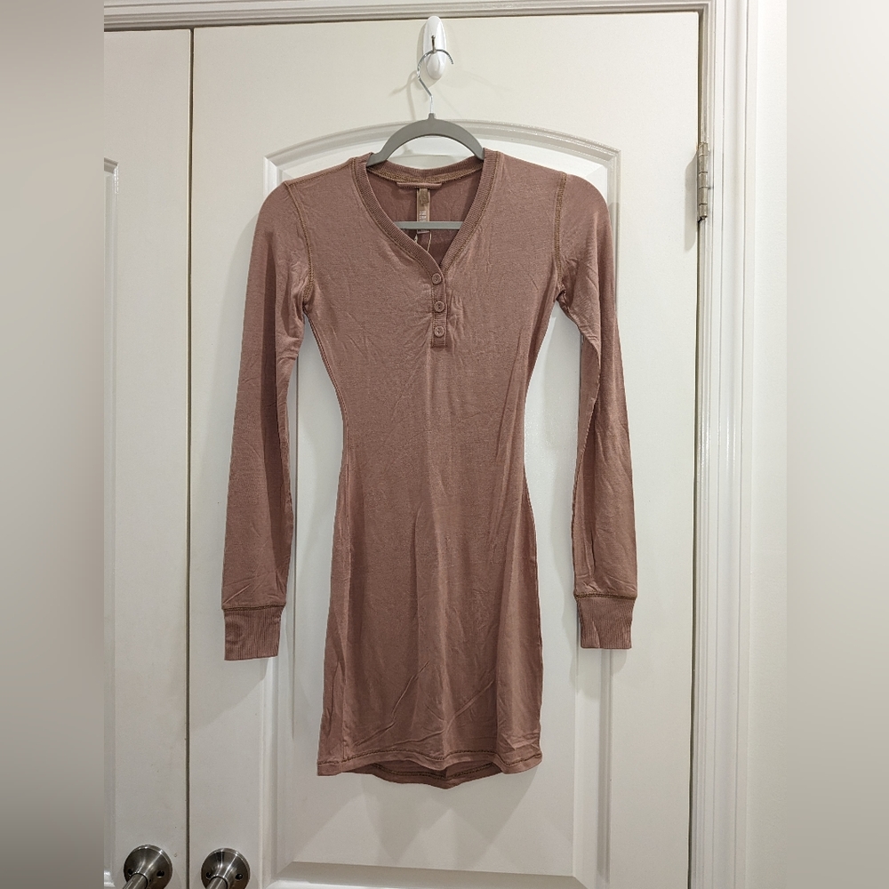 1. NWT SKIMS SLEEP HENLEY DRESS IN SIENNA - Picture 6 of 7